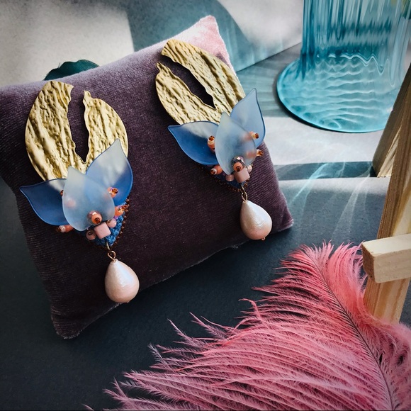 Earrings with floral pendant - Picture 12 of 17